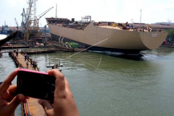 IKI-PT Dok dan perkapalan Surabaya produksi kapal untuk Pelindo I