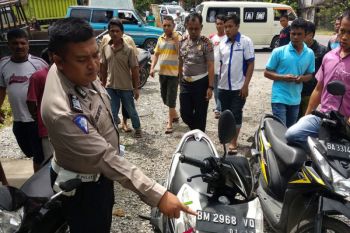 Dua warga Air Molek Riau tewas tergilas truk di Solok