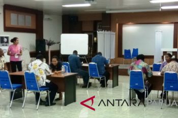 Kandidat Cabup-Cawabup Paniai periksa kesehatan di Jayapura
