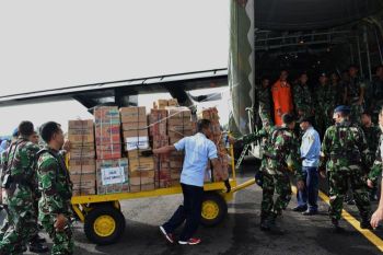 Hercules angkut bansos dari Iswahjudi ke Asmat