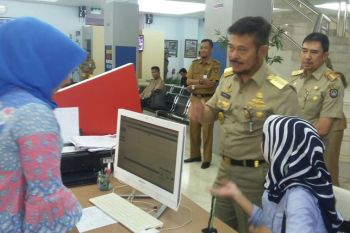 Syahrul Tinjau Pelayanan Publik Hari Pertama Kerja
