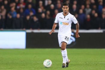 Injak lawan, Bek Swansea diskors tiga laga