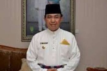 Bupati Inhil Berikan Umrah Gratis Kepada Juru Sapu dan 2 Orang Guru Mengaji