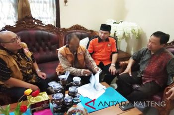 KPU Lamandau Datangi Rumah Warga untuk Coklit Data Pemilih