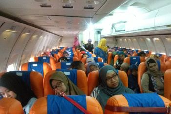 Ratusan ibu hamil relaksasi di pesawat STTKD