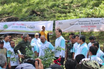 Toyota Indonesia bangun taman wisata Sakura Lawu