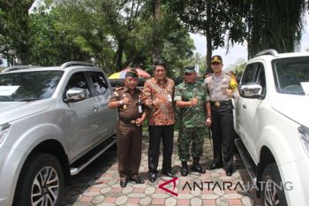 Magelang serahkan kendaraan operasional pengamanan pilkada