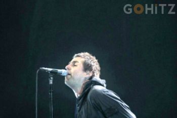 Liam Gallagher Minta Maaf belum bisa nyanyi " Champagne Supernova"