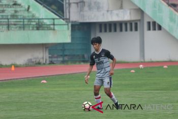 Persis lepas satu pemain bek asal Makassar