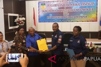 KPU serahkan dokumen paslon pilgub kepada DPRP