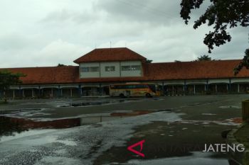 Sopir bus protes pemindahan terminal ke Mangkang
