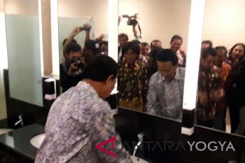 Sultan meresmikan toilet bawah tanah