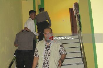 Sejumlah Koper Berisi Dokumen Dibawa KPK