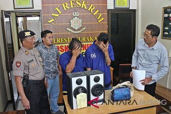 Jebak korban berselingkuh, dua pemeras dibekuk polisi