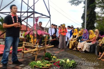 Peringati HPN, warga-PWI Kota Magelang prosesi "Warta Wijaya"