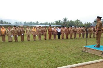 Menyonsong HUT Kabupaten Sijunjung digelar festival manumbuk padi, rekor MURI
