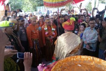 Gubernur disambut tari maggiri pada HUT Pangkep