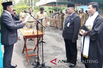 Sekda Seruyan lantik direktur PDAM Kuala Pembuang