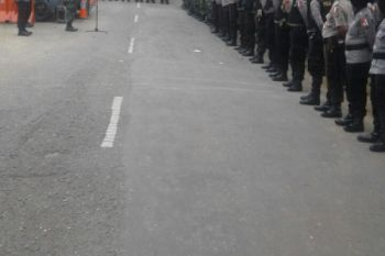 Polisi mengamankan dua pelaku pencurian uang nasabah di Baubau