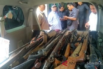 74 pucuk senjata api rakitan dikirim ke Polda Sumbar untuk Dimusnahkan