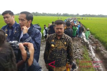 Presiden Jokowi tinjau program padat karya