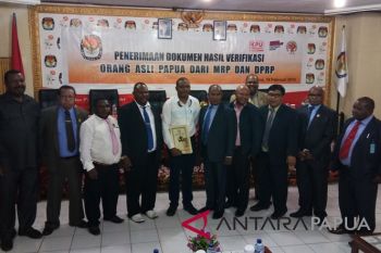 DPRP serahkan berkas paslon pilgub ke KPU Papua