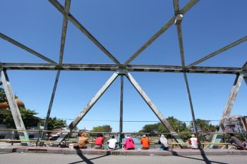 MEMANFAAT WAKTU LIBUR