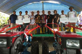 Pertamina bantu traktor tangan petani Banggai
