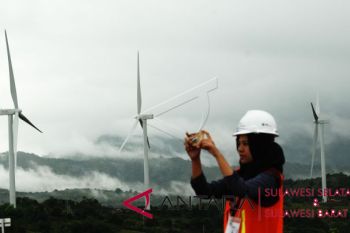 Empat turbin kincir PLTB mulai hasilkan listrik