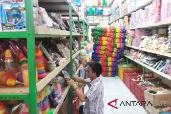 Mainan impor dibatasi, pedagang di Solo tak masalah