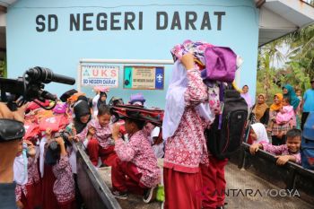 Kulon Progo simulasi tsunami di SD Darat