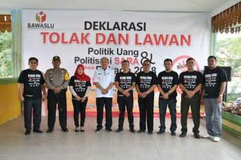 Deklarasi lawan politik uang serentak tiga kabupaten