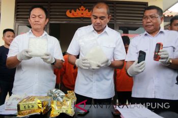 Polda Lampung gagalkan penyelendupan dua Kg sabu-sabu