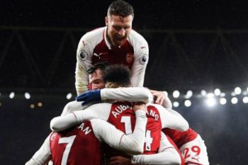 Debut Aubameyang cetak gol, Arsenal bantai Everton 5-1