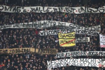 Protes pertandingan Liga Jerman, para penggemar banjiri lapangan dengan bola tenis