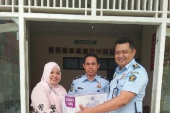 Rutan Baturaja terima bantuan mesin jahit
