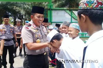 Kapolda Kalteng ajak santri jadi polisi