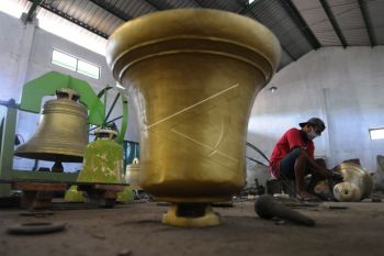 Kerajinan lonceng gereja