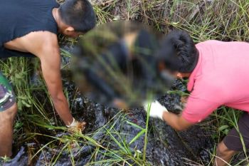 Tabrak tiang pembatas, pemuda ini ditemukan tewas terendam di Parit
