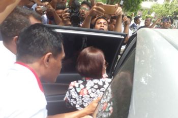 Mantan Kepala BPKAD keluar ruang pemeriksaan KPK