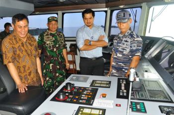 Danlantamal VI bersama BPK kunjungi KRI RE Martadinata
