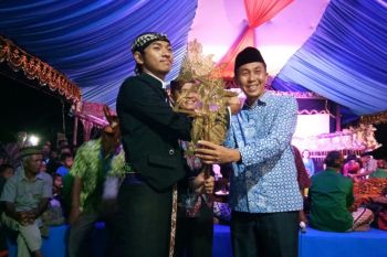 Calon bupati - wabup Morowali gelar pagelaran budaya Jawa