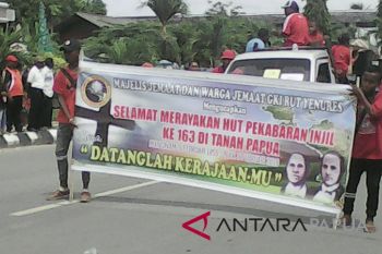 Ribuan umat Kristiani Biak gelar parade Pekabaran Injil