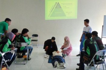 Pengemudi ojek daring dilatih menangani kecelakaan