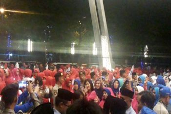 Ratusan pendukung ramaikan pengundian nomor urut pilkada