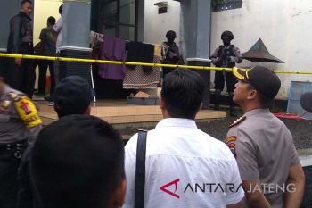 Densus geledah rumah terduga teroris di Banyumas
