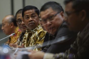 Mensos: pemerintah mewacanakan relokasi terbatas untuk warga Asmat
