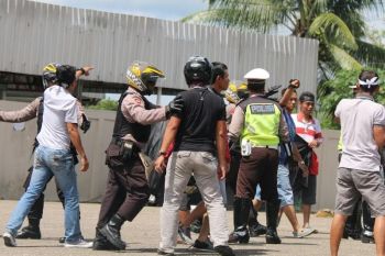 Polisi-TNI gelar simulasi pengamanan pilkada Barut