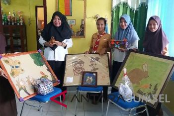 SMP Negeri 13 OKU miliki bank sampah