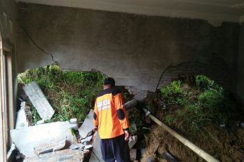 Dua titik longsor terjadi di Magelang